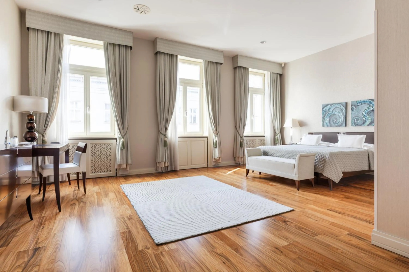 Photo - Roset Hotel & Residence