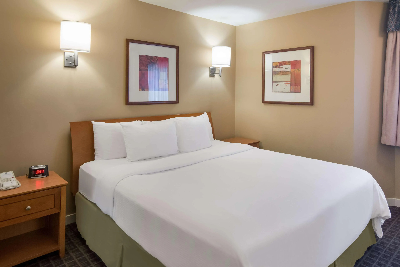Photo - SureStay Hotel by Best Western North Vancouver Capilano