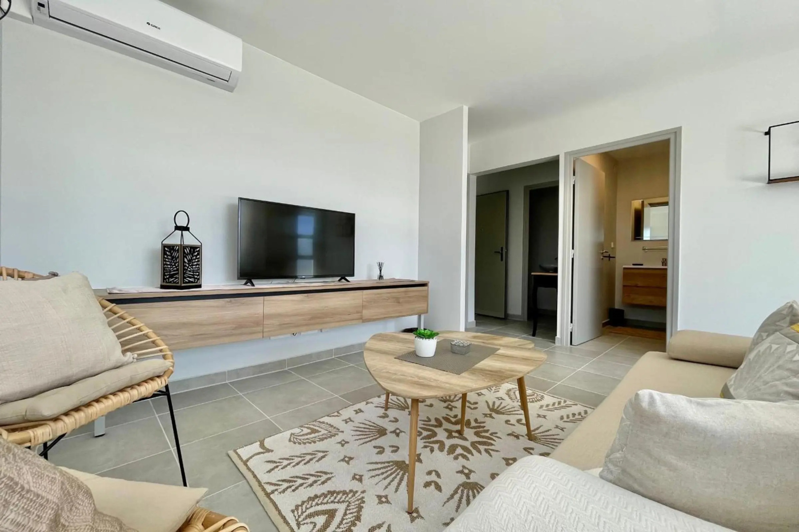 Mereani flat brand new condo in the center of Papeete