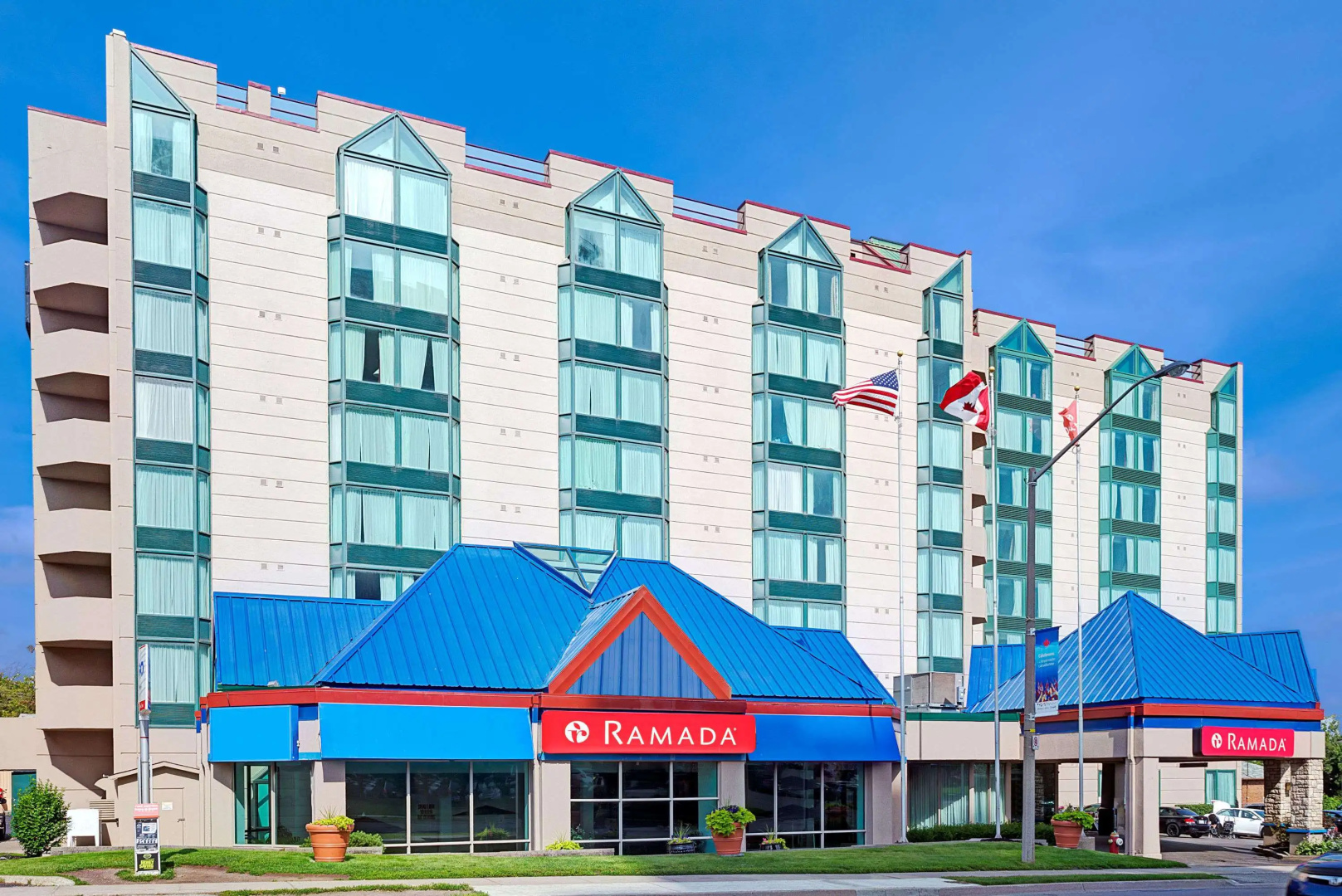 Foto - Ramada by Wyndham Niagara Falls/Fallsview