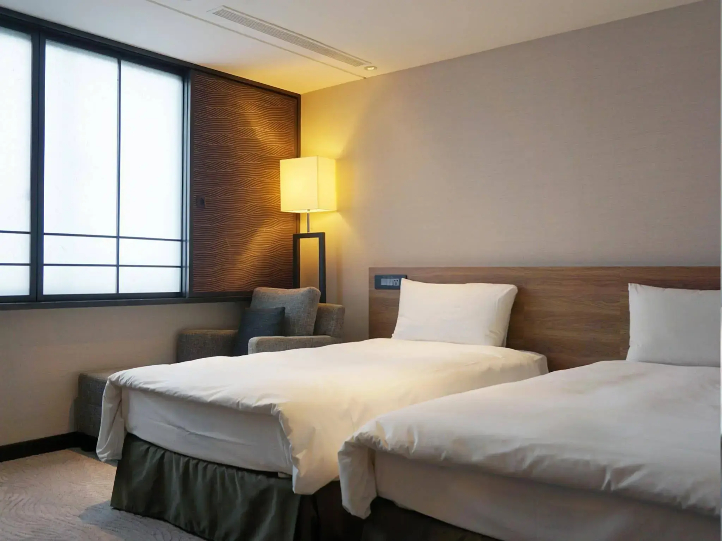 Photo - Royal Inn Taipei Nanxi - MRT Zhongshan Station