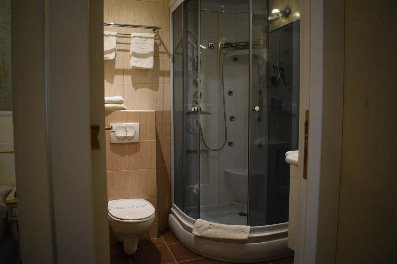 Photo - Queen's Astoria Design Hotel