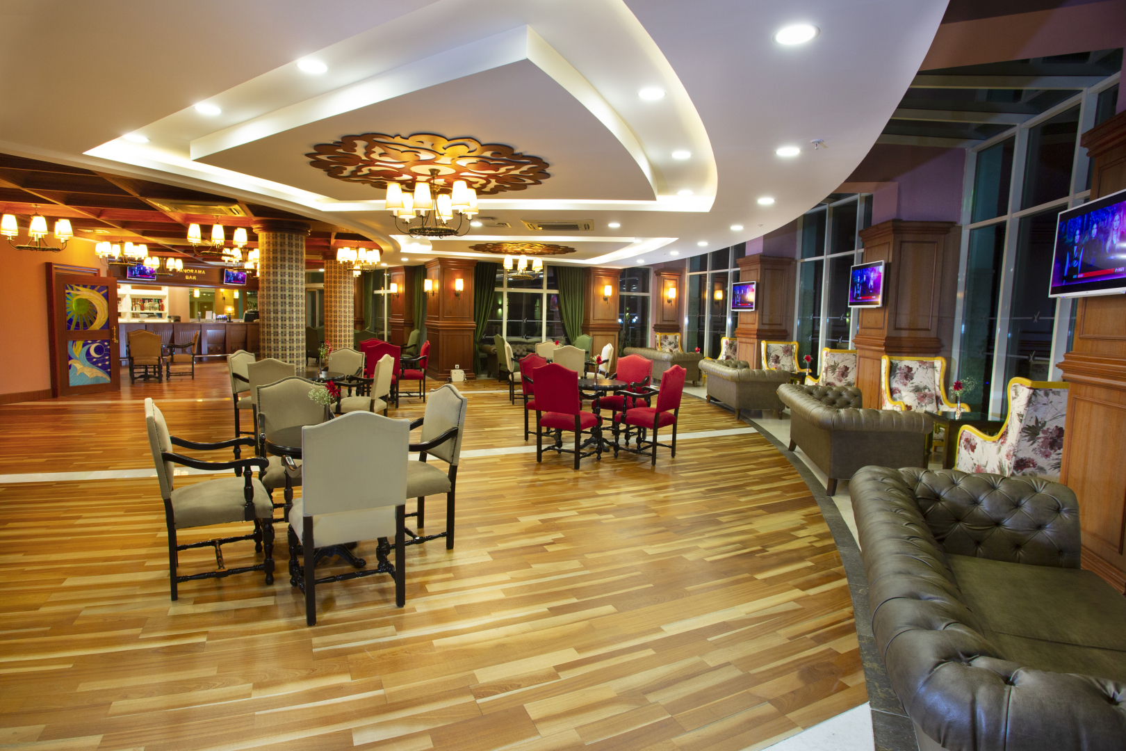 Photo - Sherwood Exclusive Lara