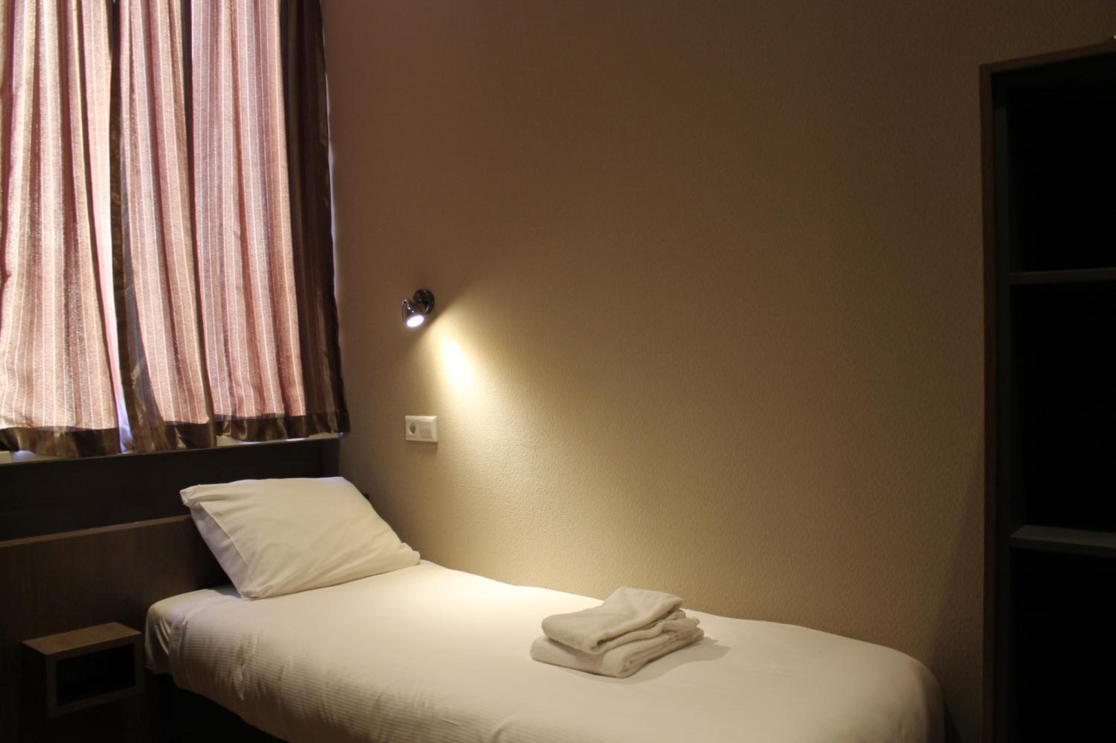 Photo - Blossoms City Hotel