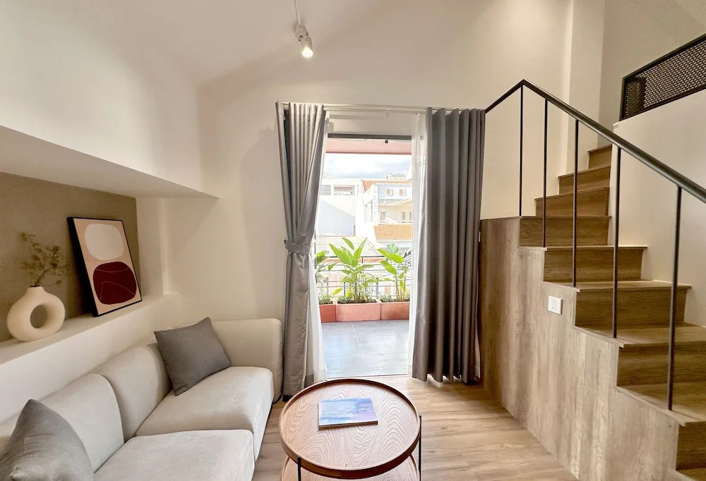 Photo - Kin Wander Tân Phong, The Moonage