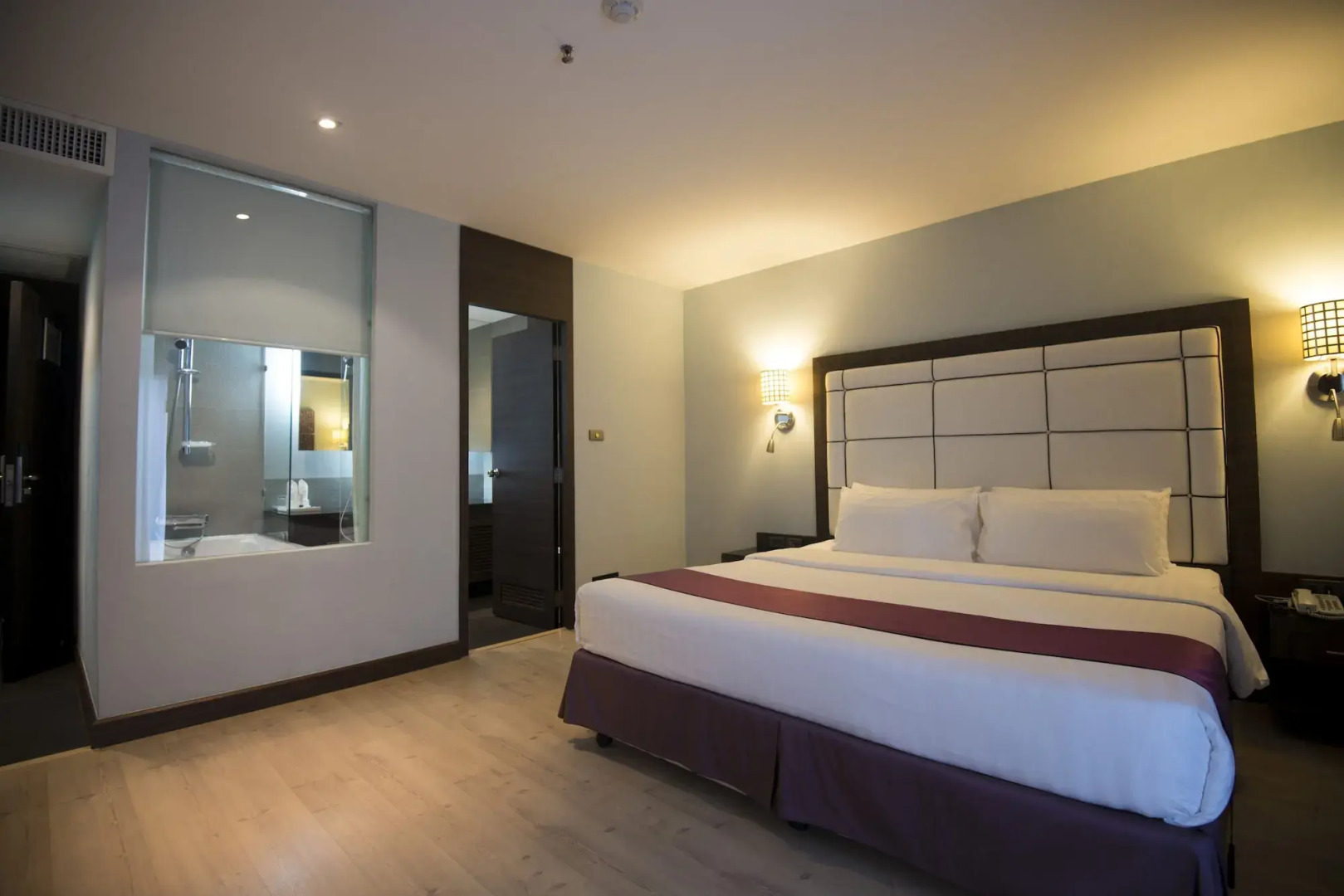 Photo - Sukhumvit Suites Hotel