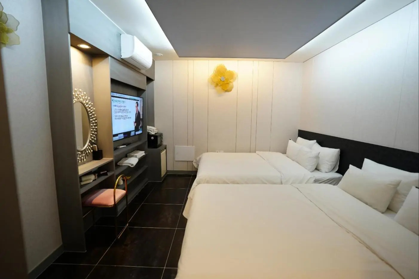 Photo - Y Hotel