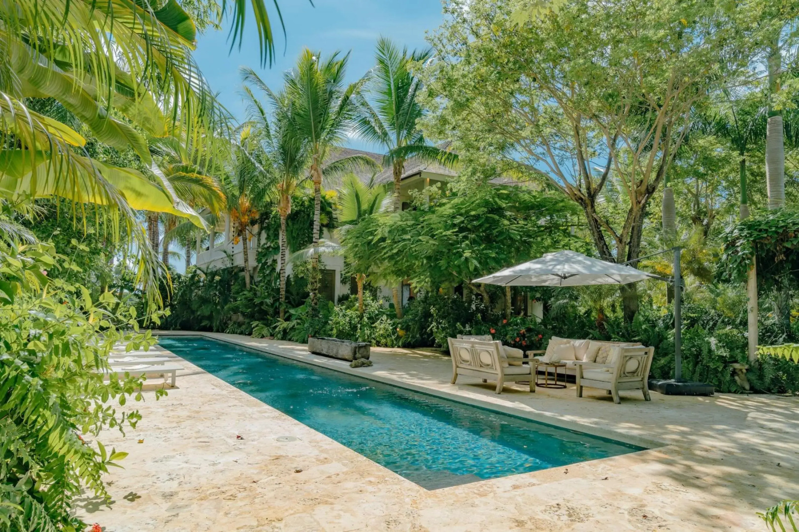 Foto - One-of-a-kind villa with open spaces and amazing views in luxury beach resort