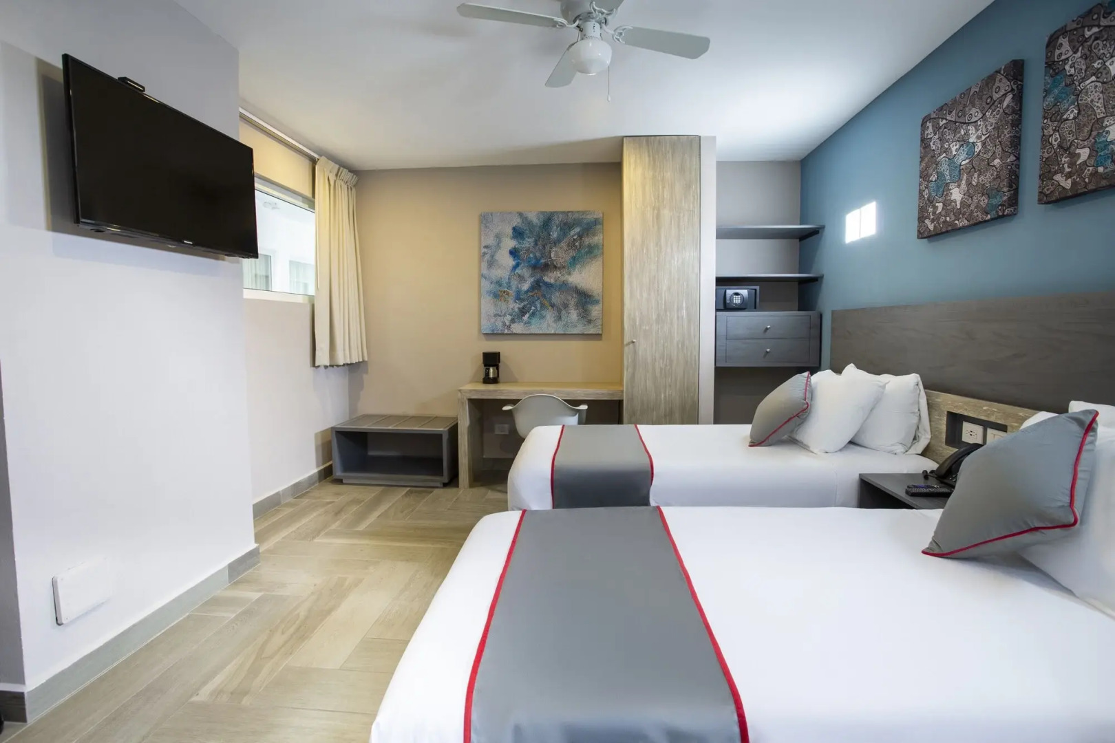 Photo - Illusion Xpress I Attraction Hotel Deluxe