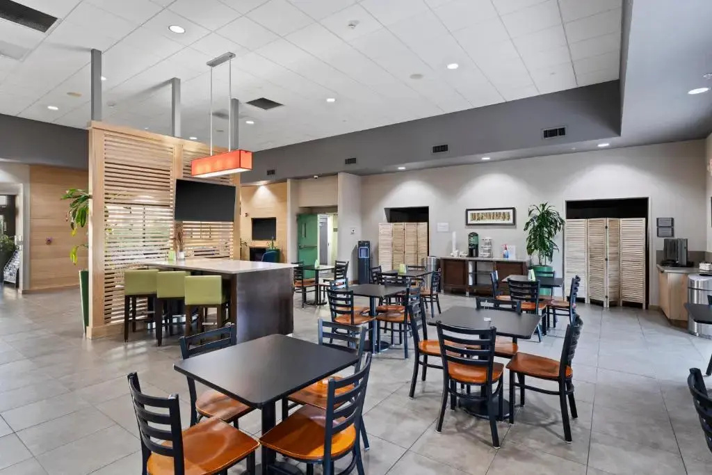 Photo - GreenTree Inn & Suites Phoenix Sky Harbor
