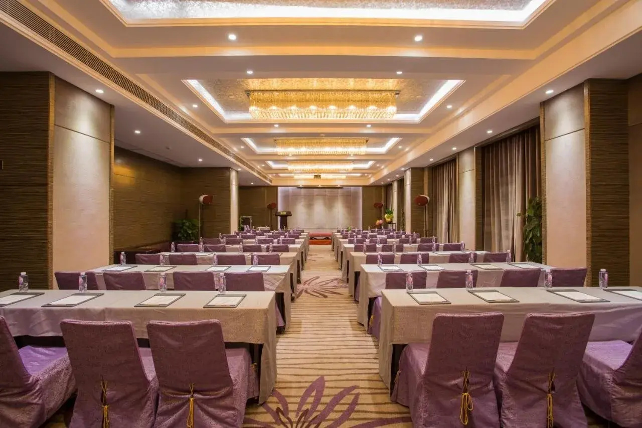 Photo - La Perle International Hotel