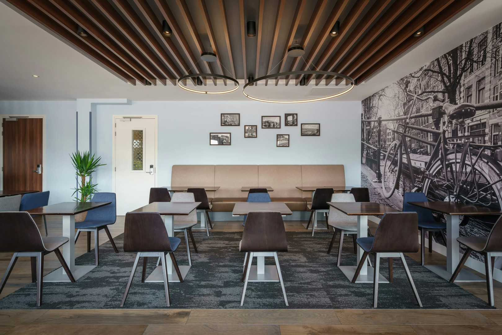 Photo - Hampton by Hilton Amsterdam Centre East