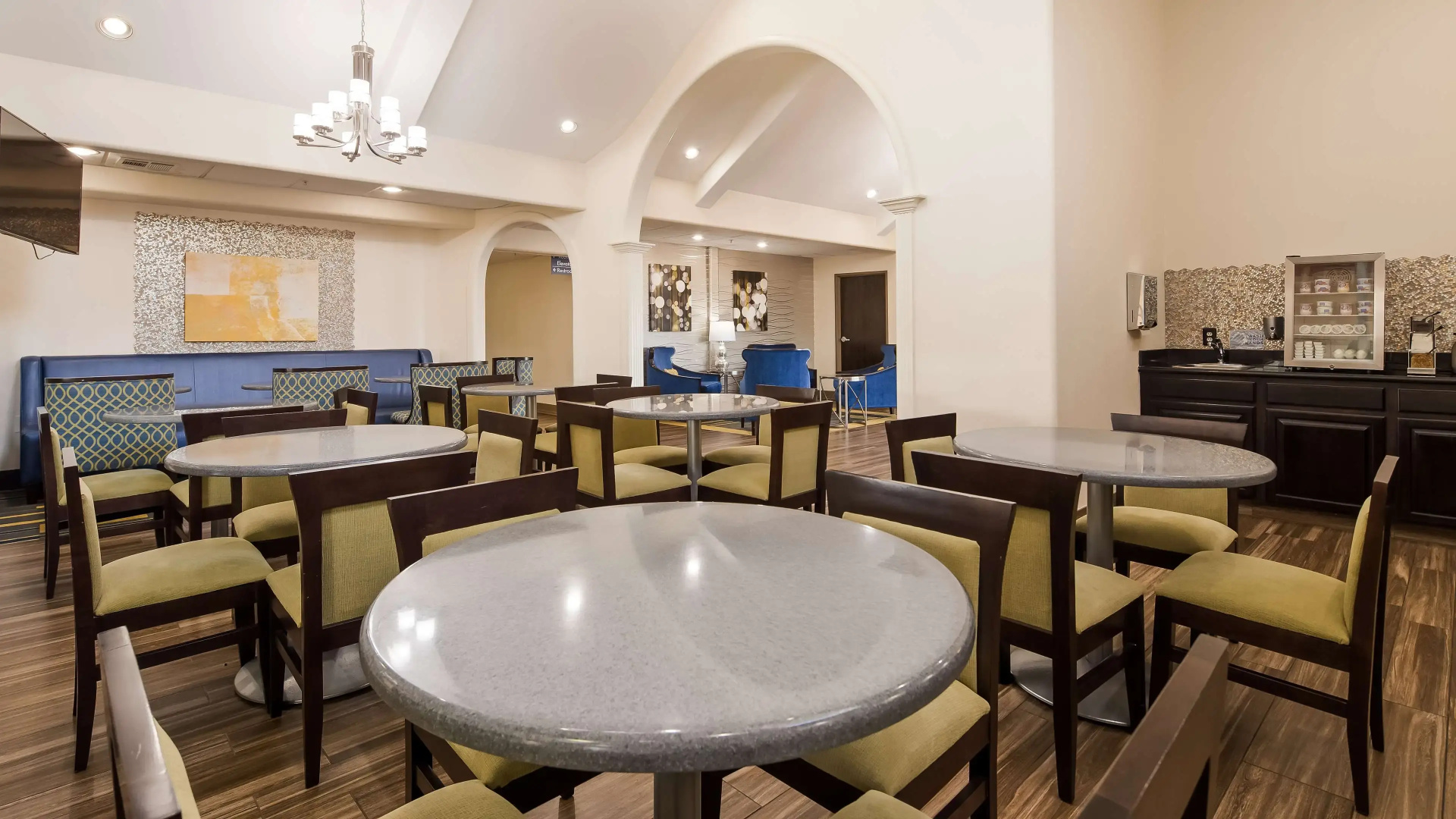 Photo - Best Western Plus Tulsa Inn & Suites