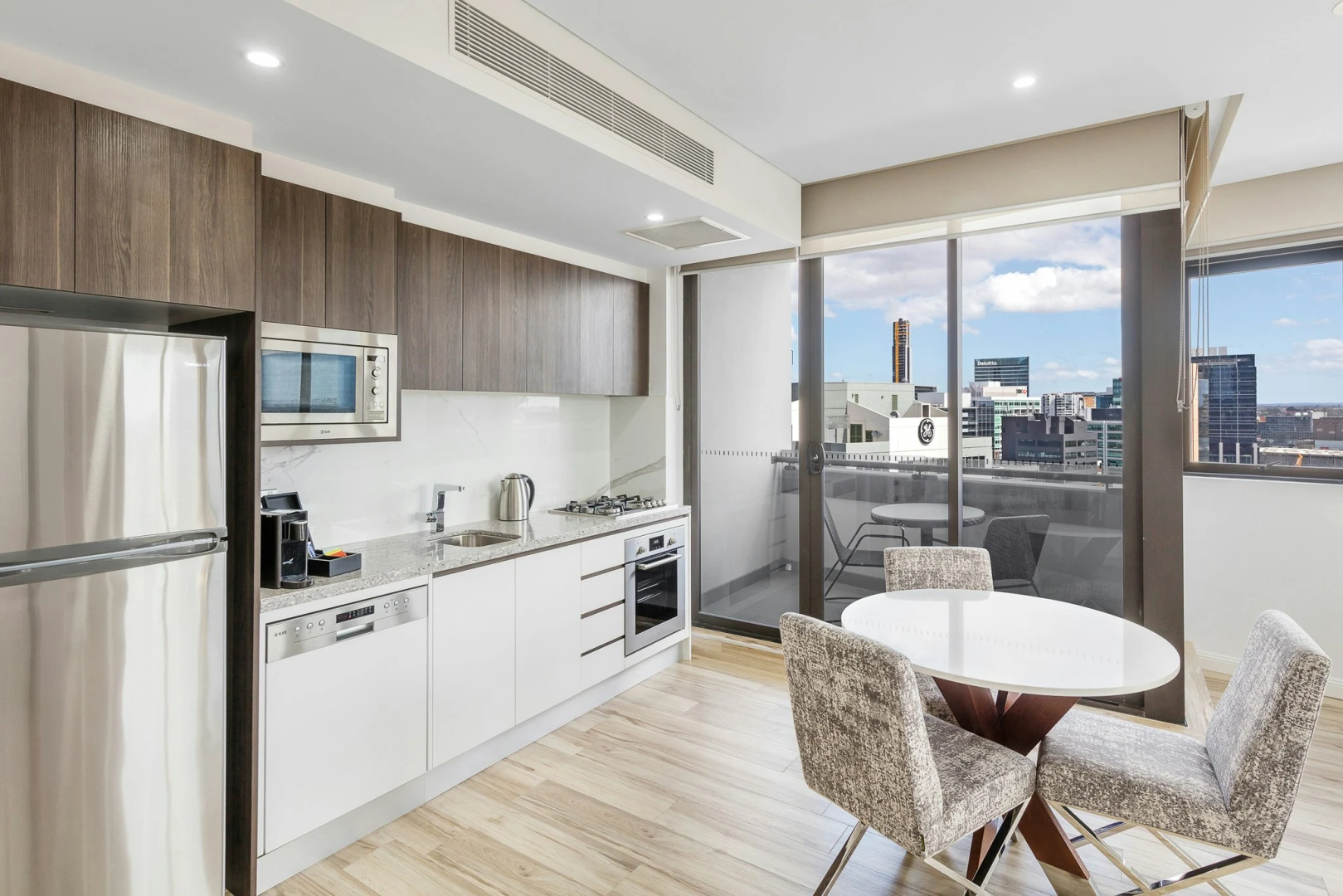 Photo - Meriton Suites Church Street, Parramatta