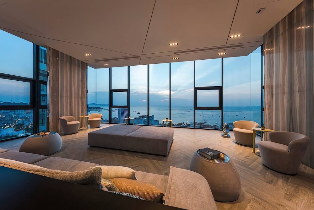 Fully Furnished Excellent Location - Next to Beach