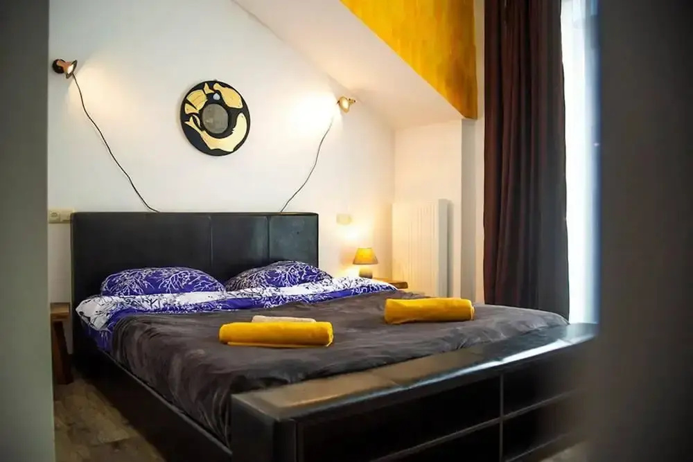 Photo - Korte Hotel Sleeps 14 with Courtyard
