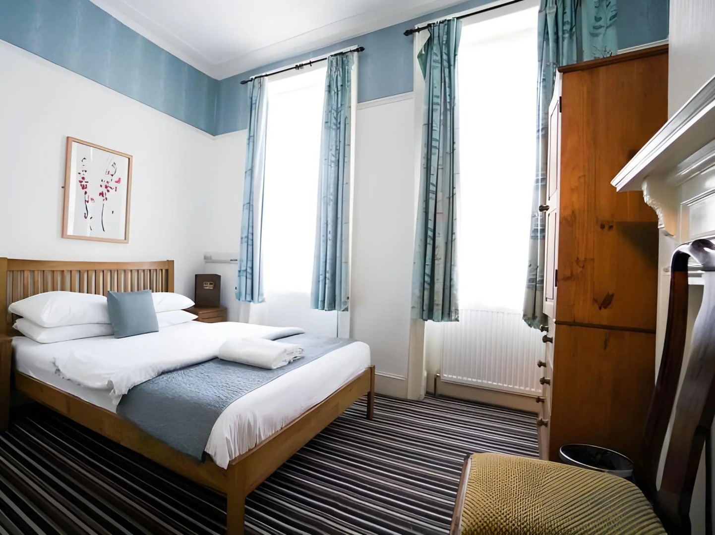 Photo - St Athans Hotel