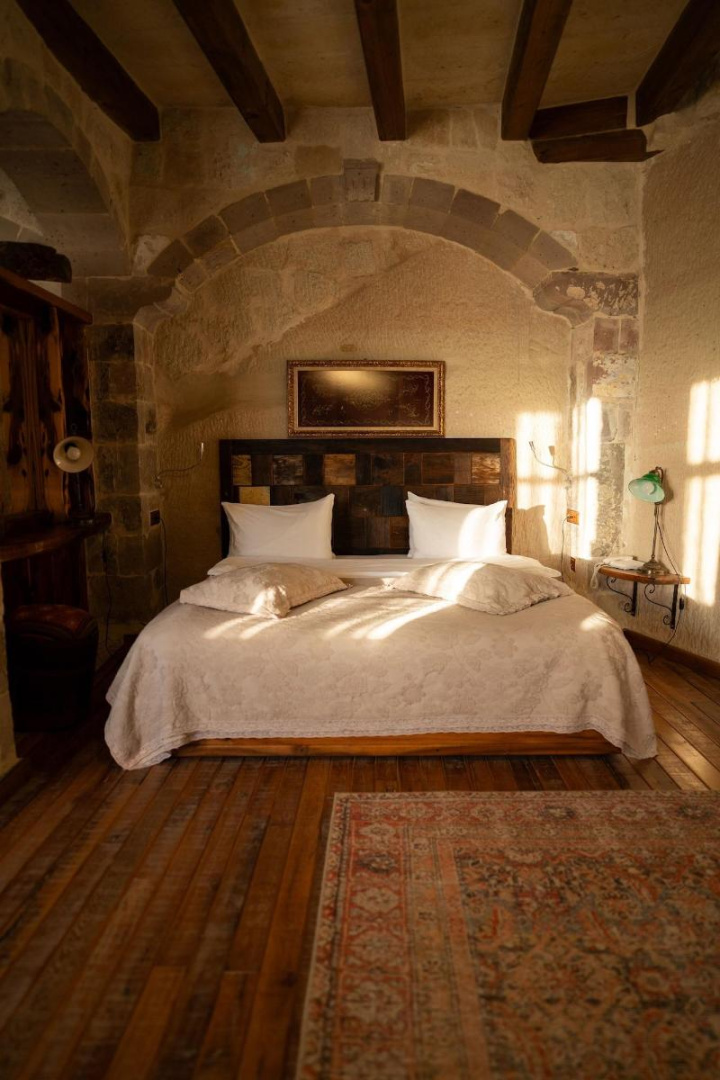 Photo - Seki Cave Hotel