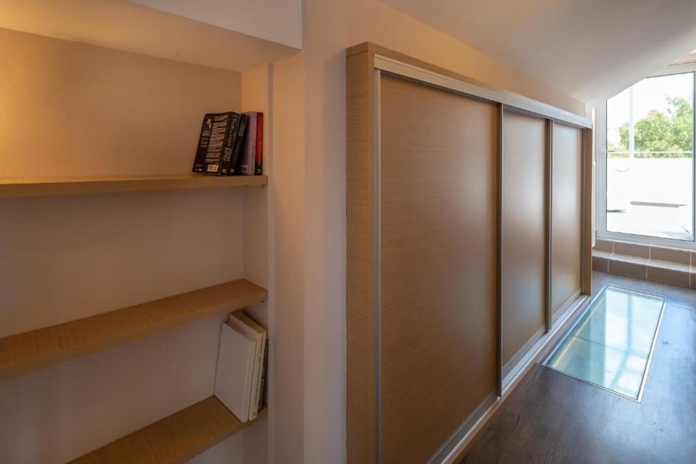 Solon - Deluxe City Center Apartment
