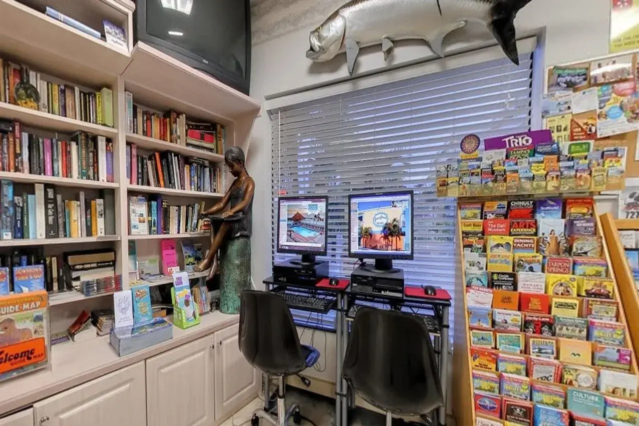 Photo - Plaza Beach Hotel - Beachfront Resort