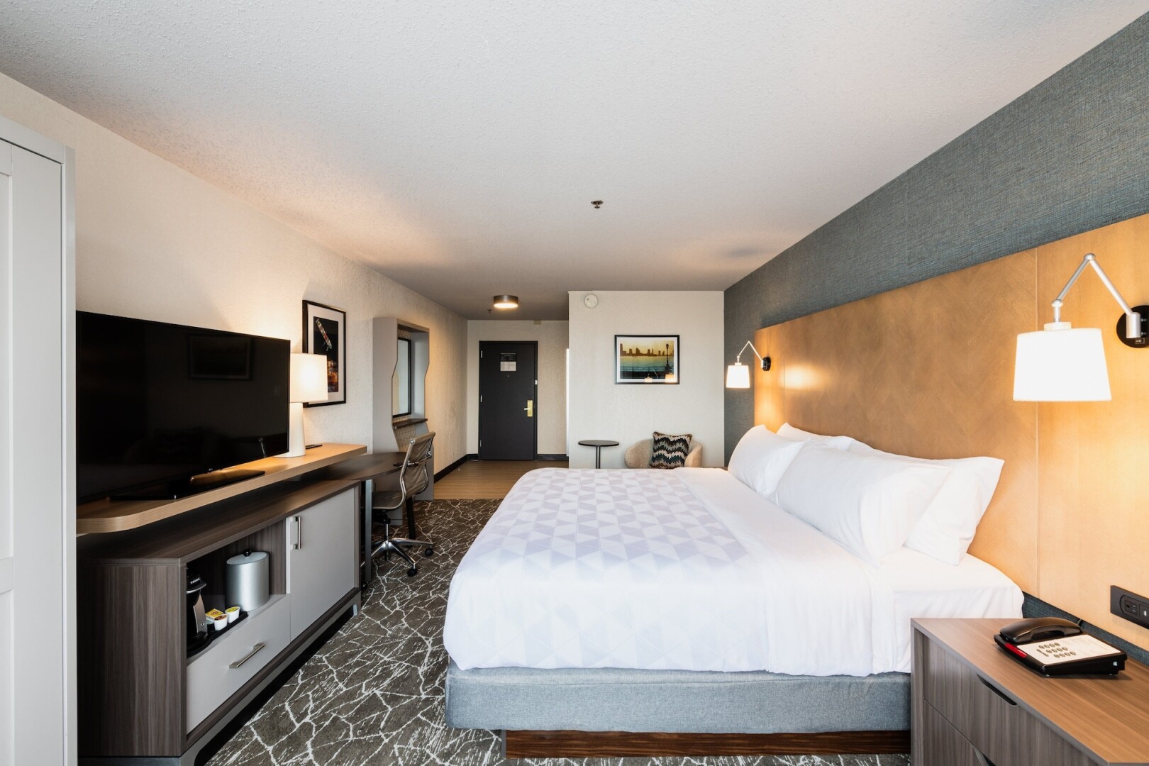 Photo - Holiday Inn Newark International Airport