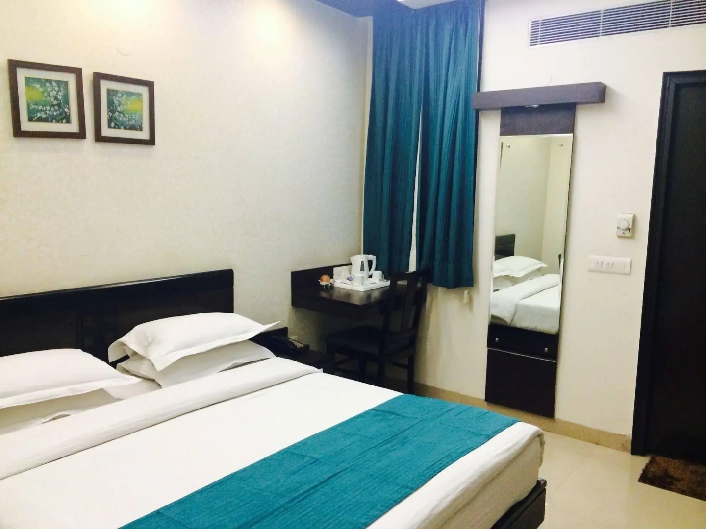Photo - Rockland Hotel Panchsheel Enclave