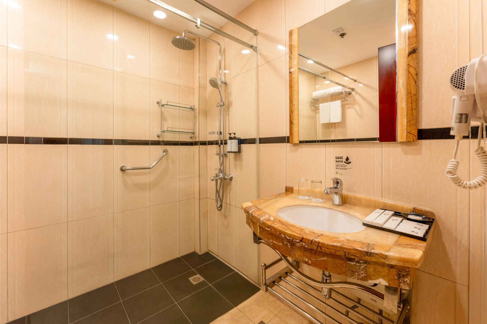 Photo - Swiss-Belhotel Blulane