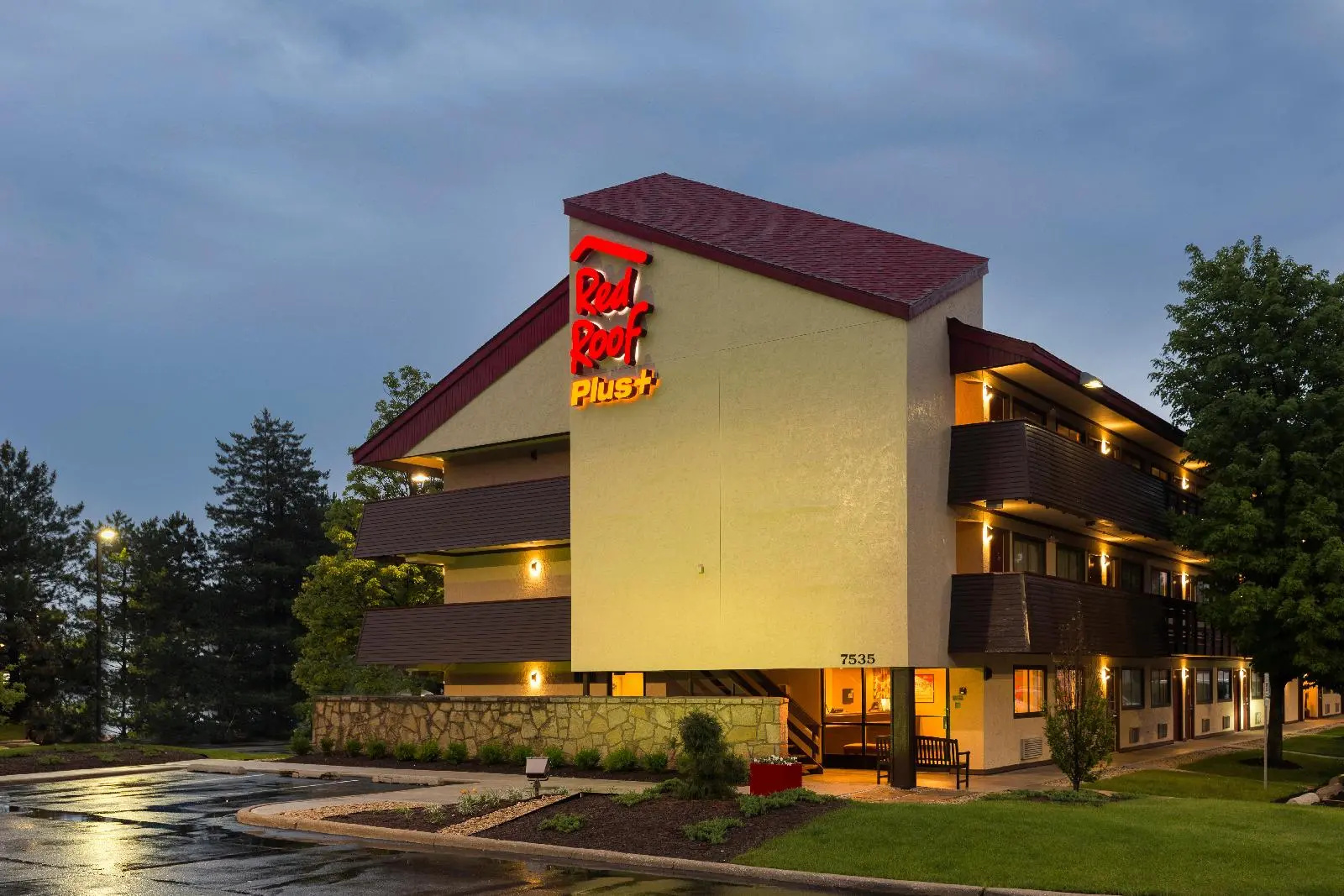 Photo - Red Roof Inn PLUS+ Chicago - Willowbrook