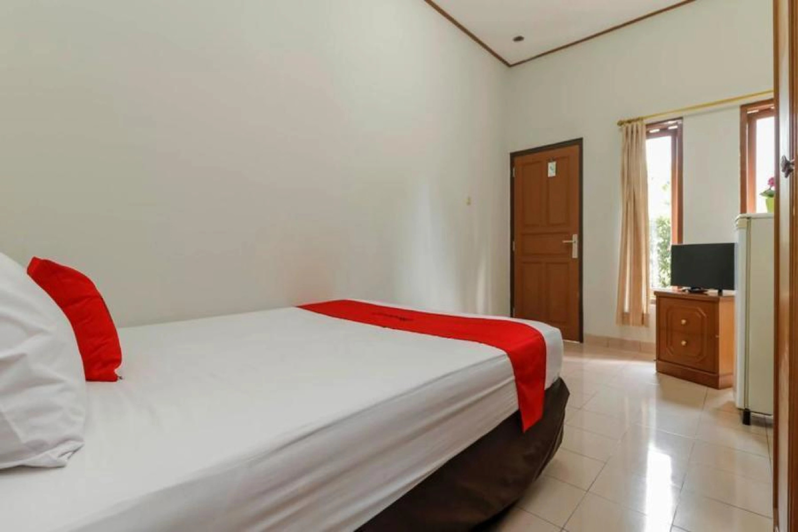 Photo - RedDoorz Plus @ Karet Pedurenan 3