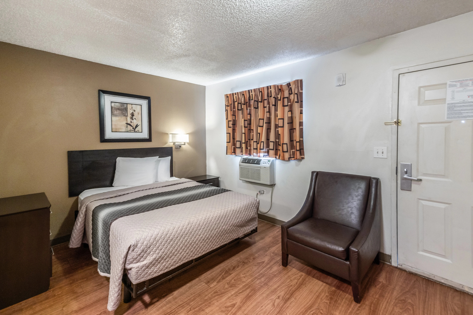 Photo - HomeTowne Studios by Red Roof Orlando South