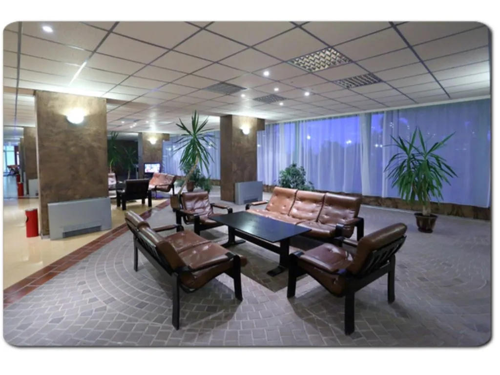 Photo - Hotel Ambassador - Free Parking