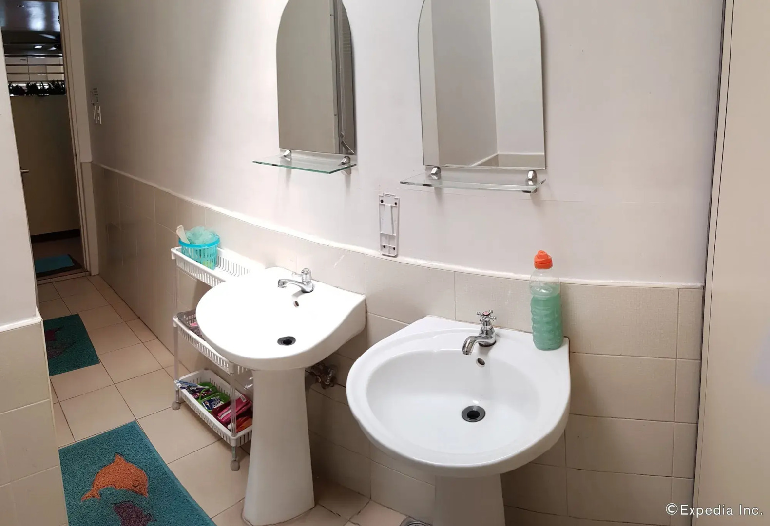 Photo - Crossroads Hostel Manila