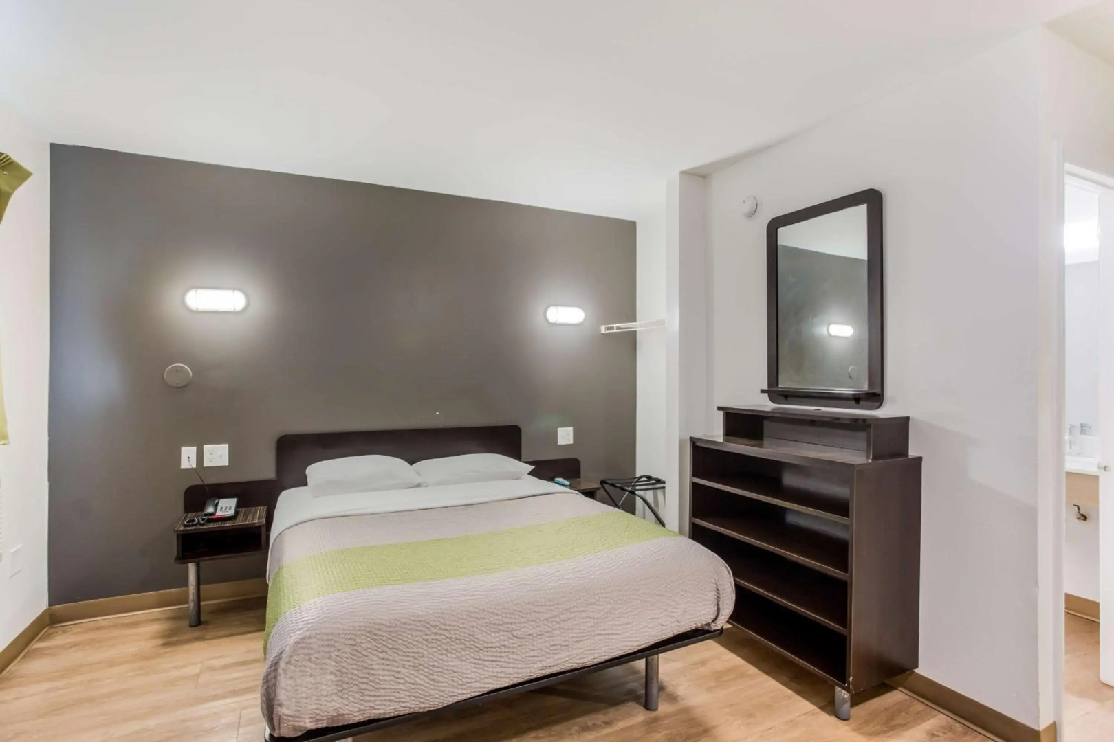 Photo - Studio 6 Extended Stay - Jacksonville, FL - South