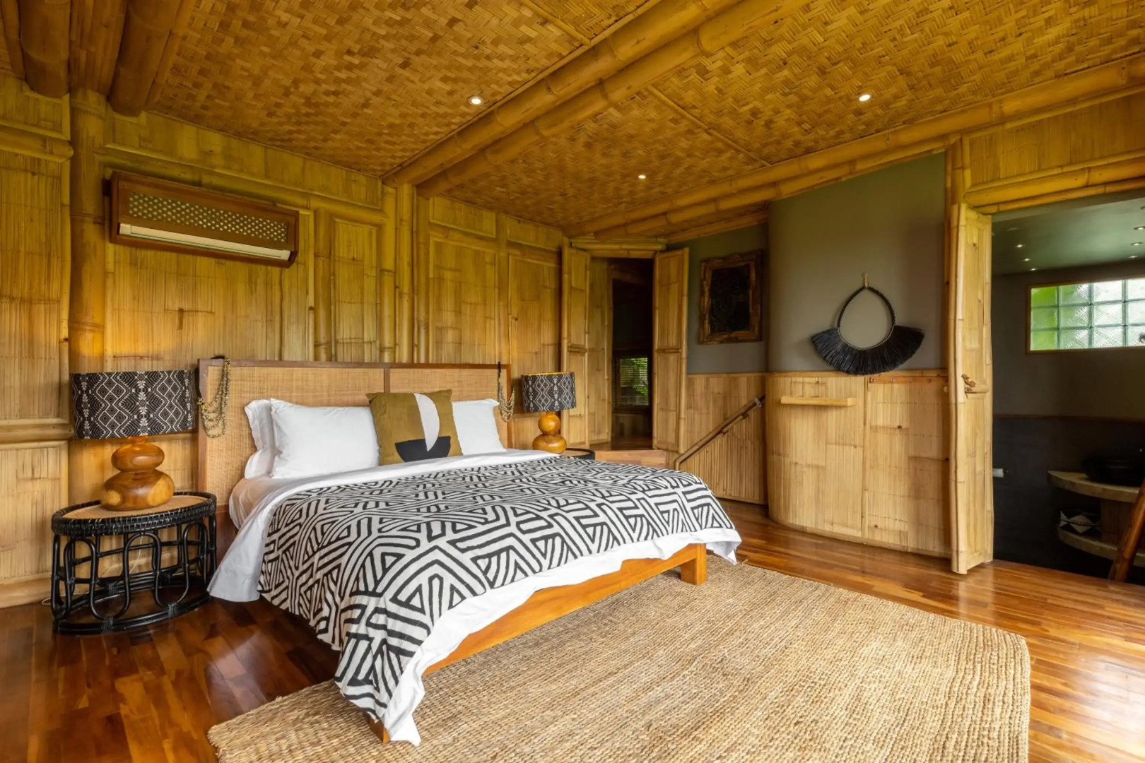 Foto - Samanvaya - Adults Only