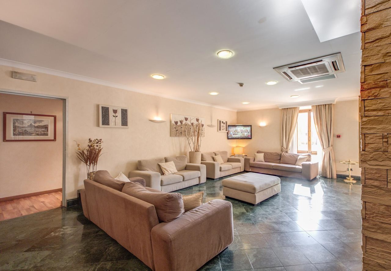 Photo - Romoli Hotel