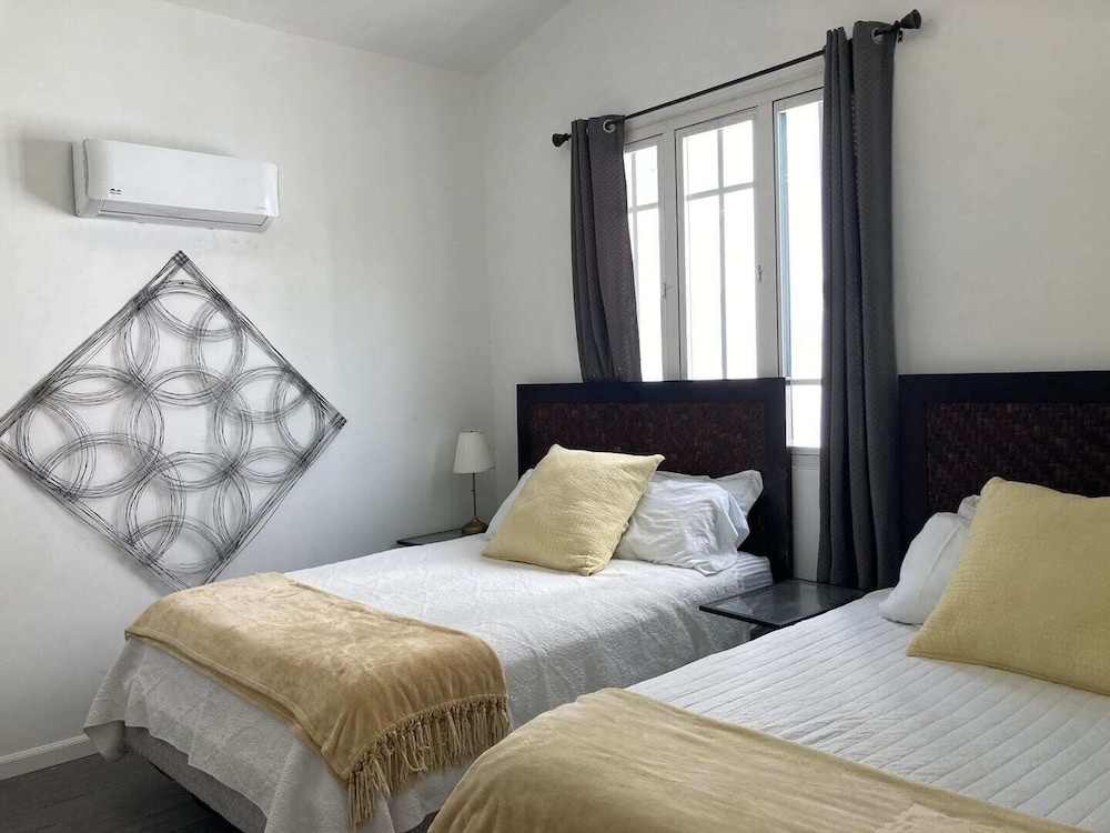 Casa Blanca in the Heart of Miramar