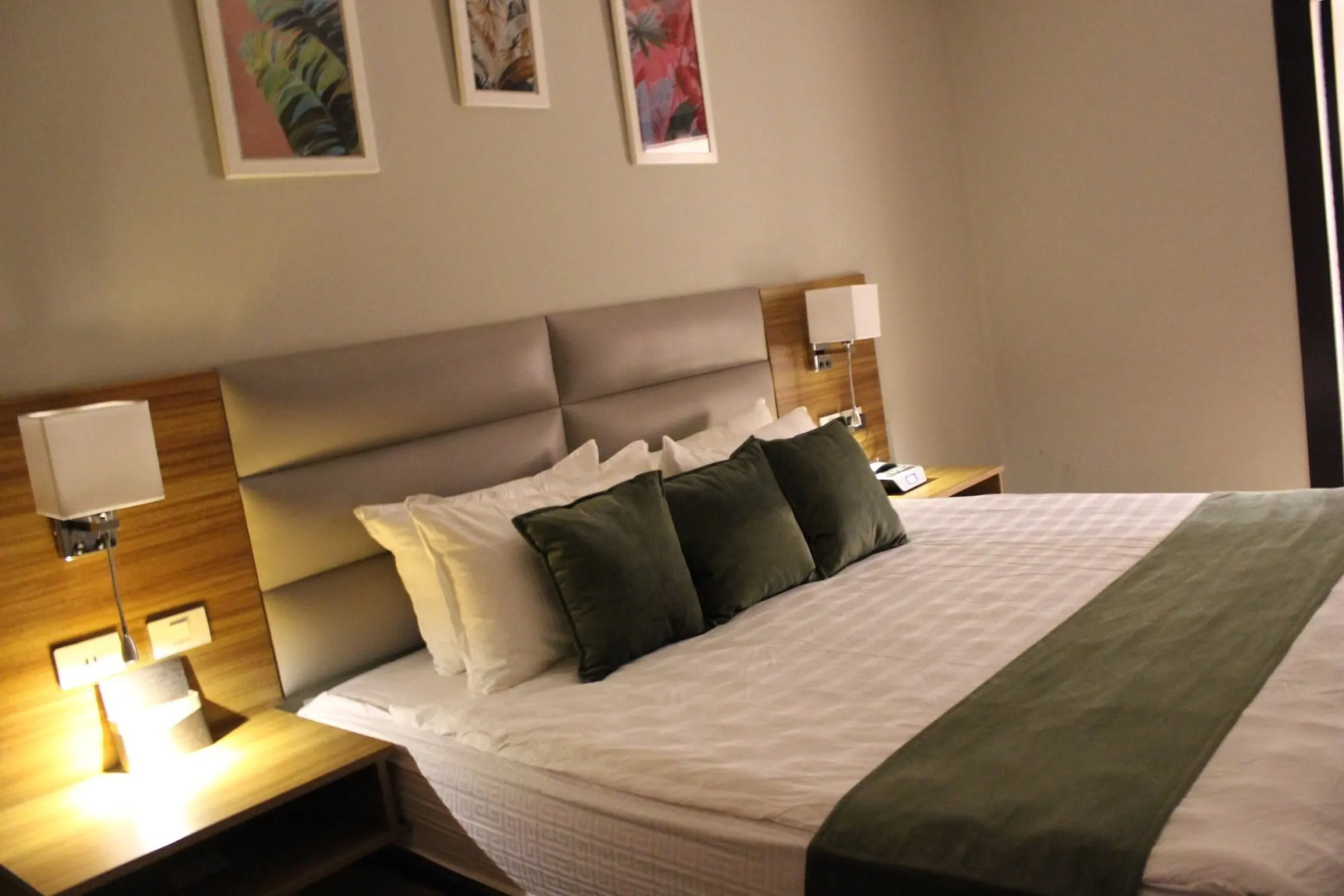 Photo - Monarch Hotel