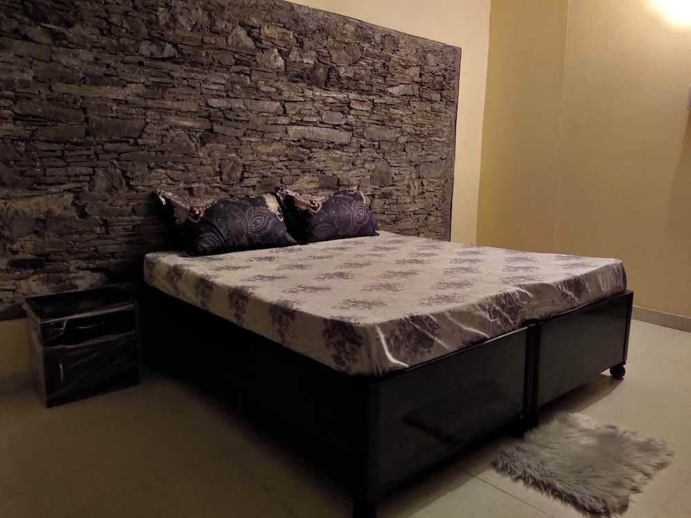 Atulya Neer Hotel
