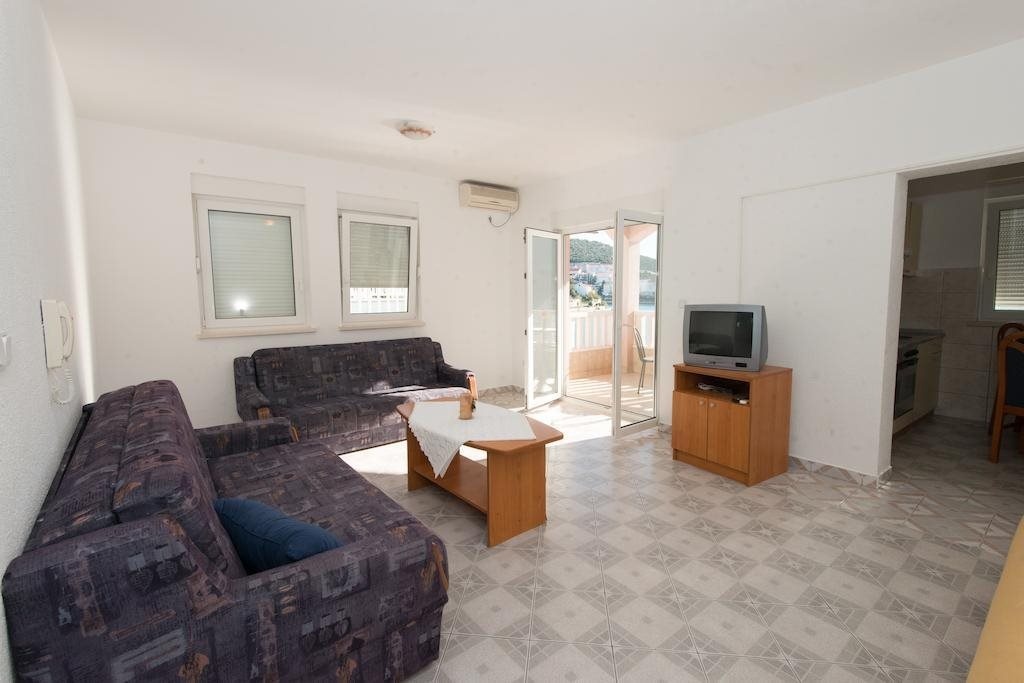 Apartments Maestral