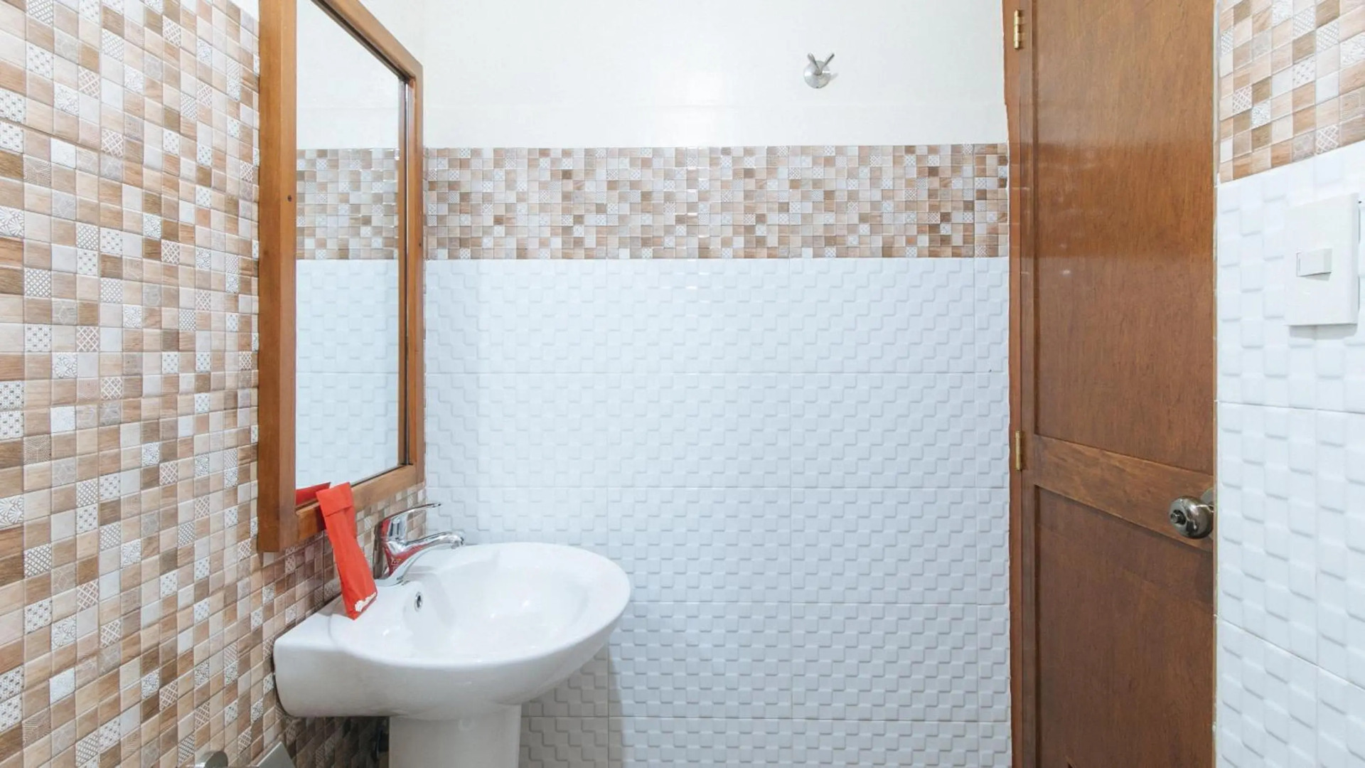 Photo - RedDoorz Plus near Johnson and Johnson Paranaque