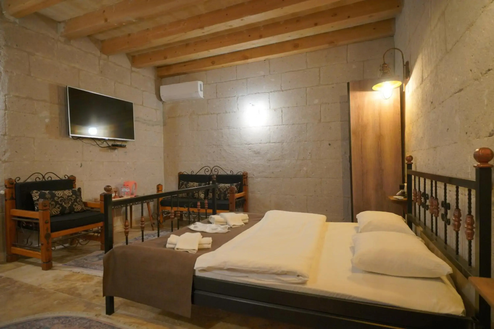 Photo - View Cave Hotel