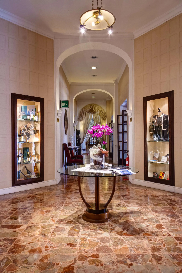 Photo - Grand Hotel Royal