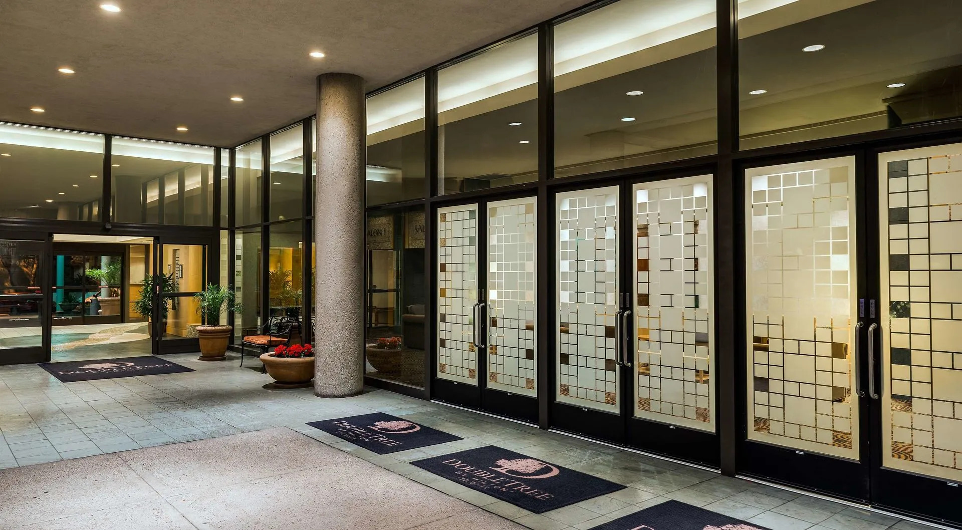 Photo - DoubleTree Suites by Hilton Phoenix