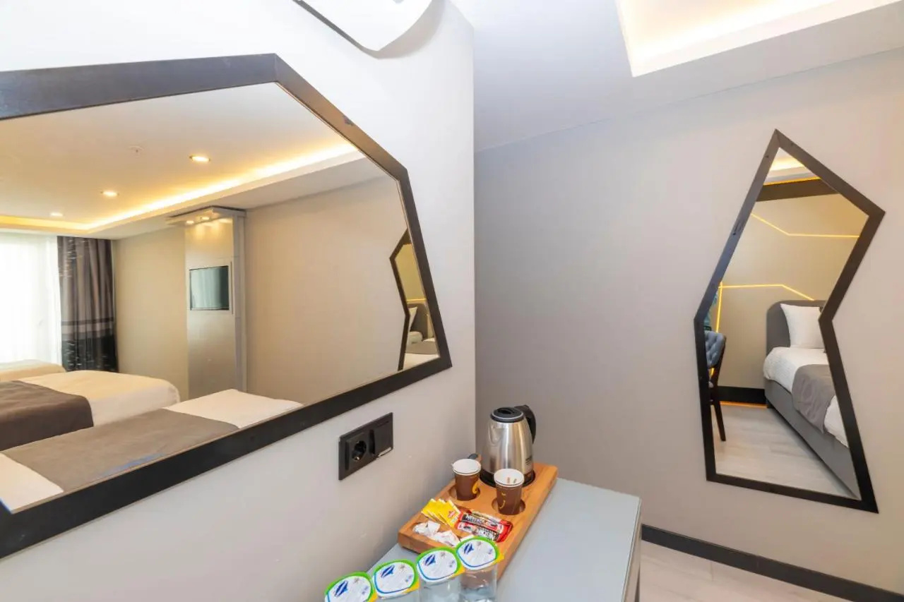 Photo - White Corner Hotel