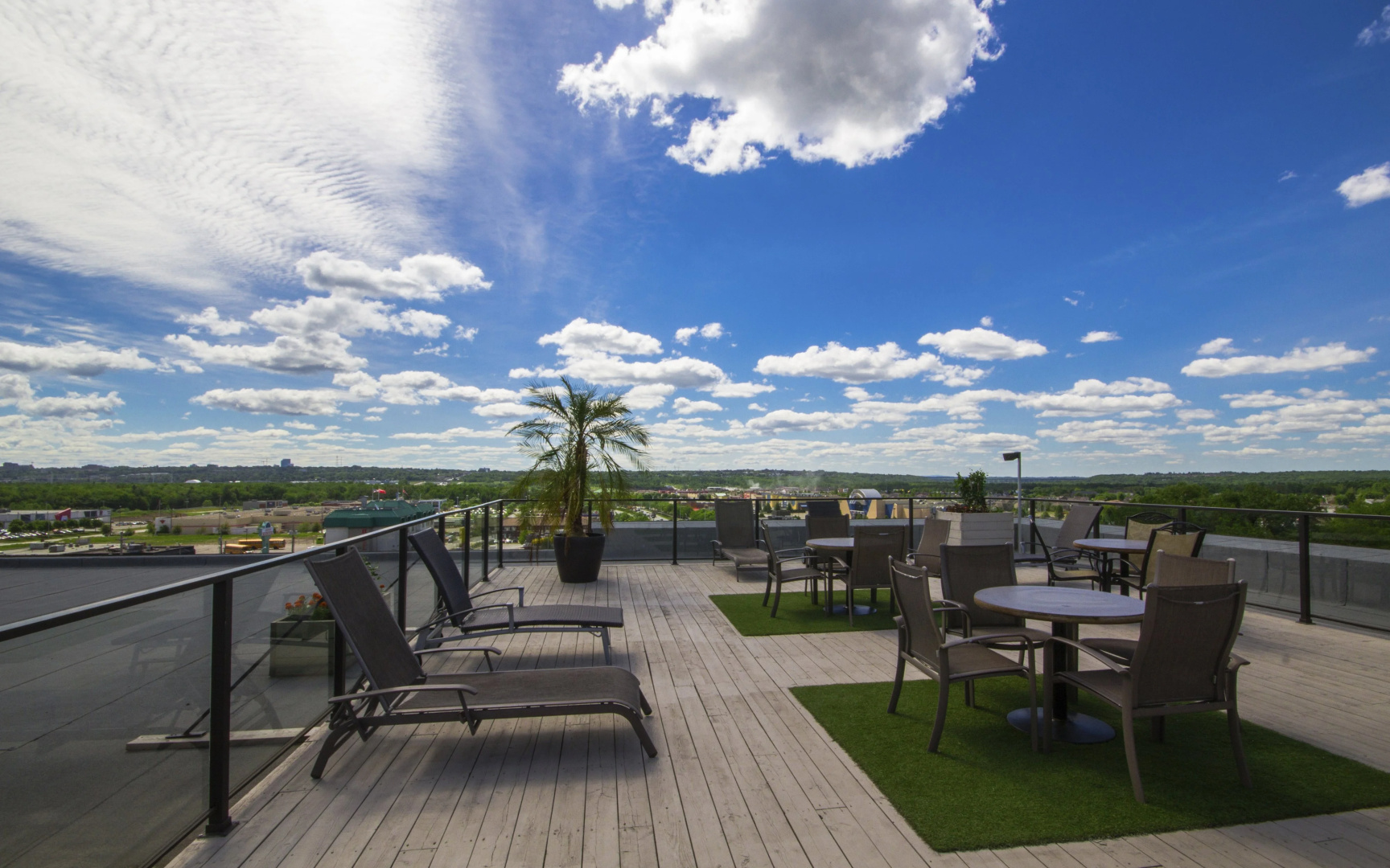 Foto - Hôtel Must –  Aéroport de Québec par JARO