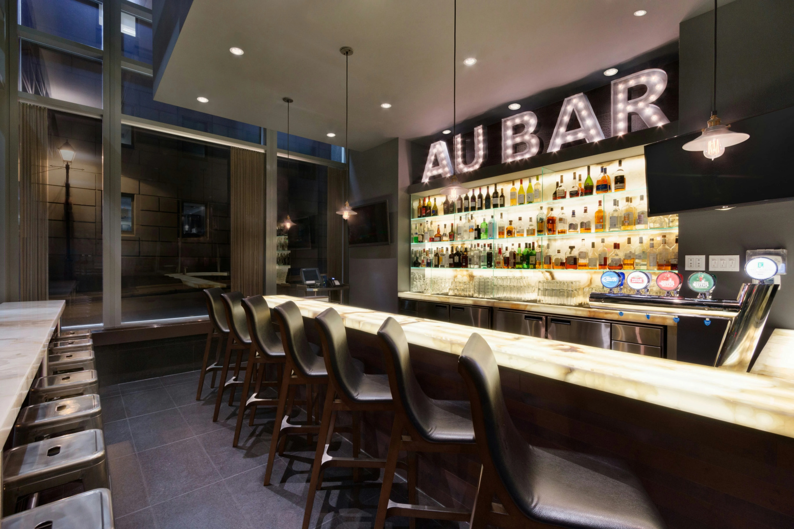 Photo - Embassy Suites Montréal by Hilton