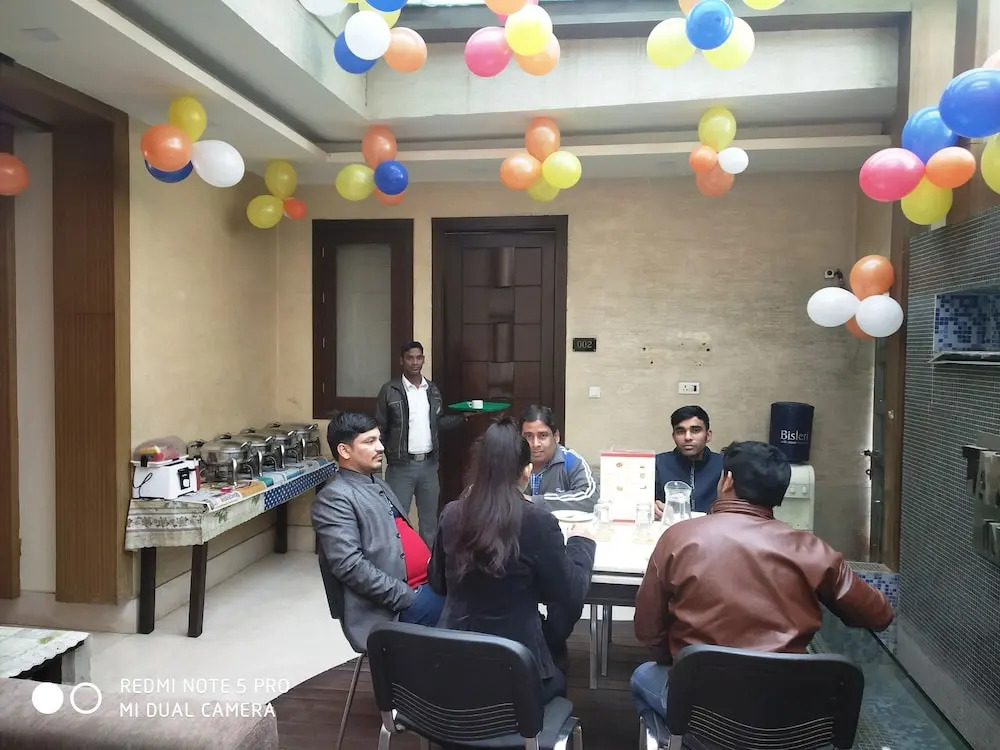 Foto - Hotel Taksh inn, Near Karol Bagh, Metro Station