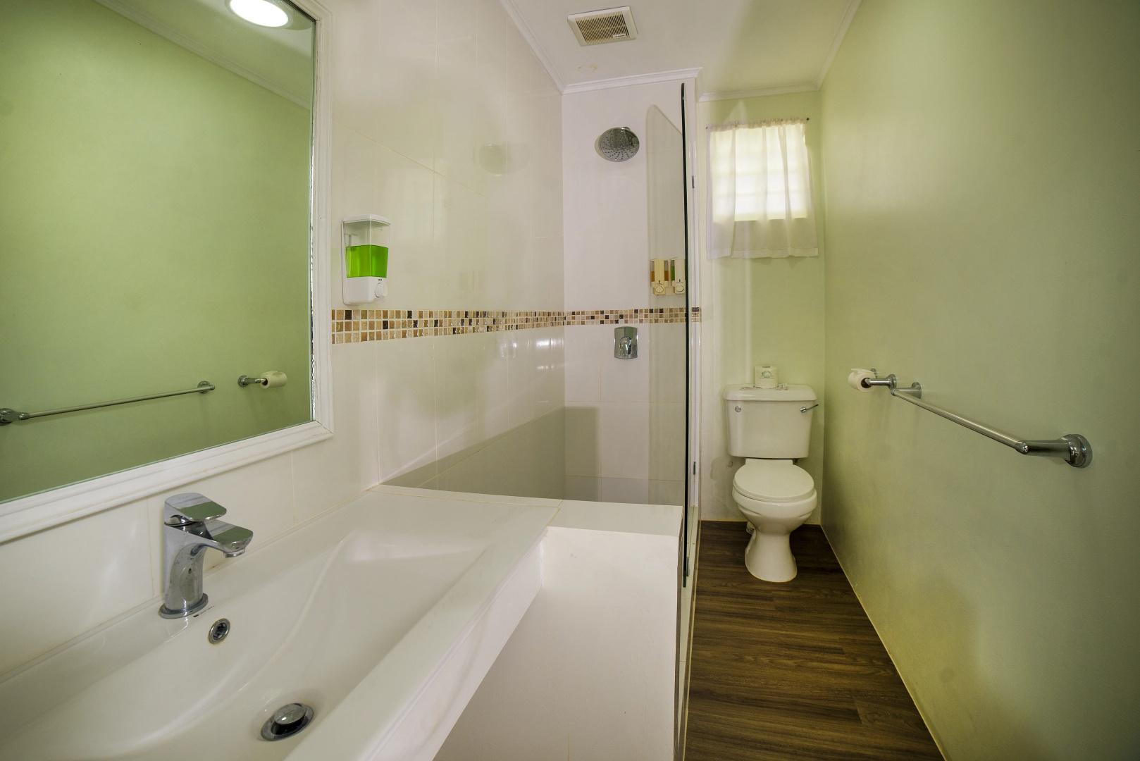 Photo - Dover Beach Hotel