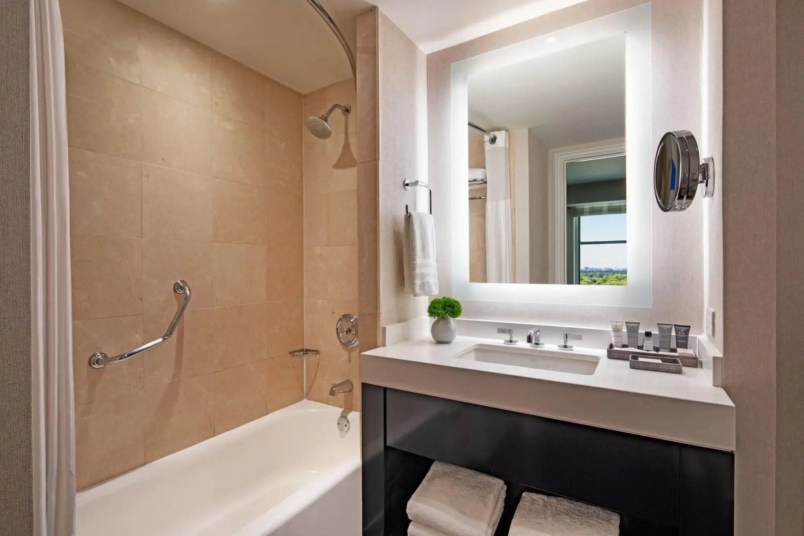 Photo - JW Marriott Essex House New York