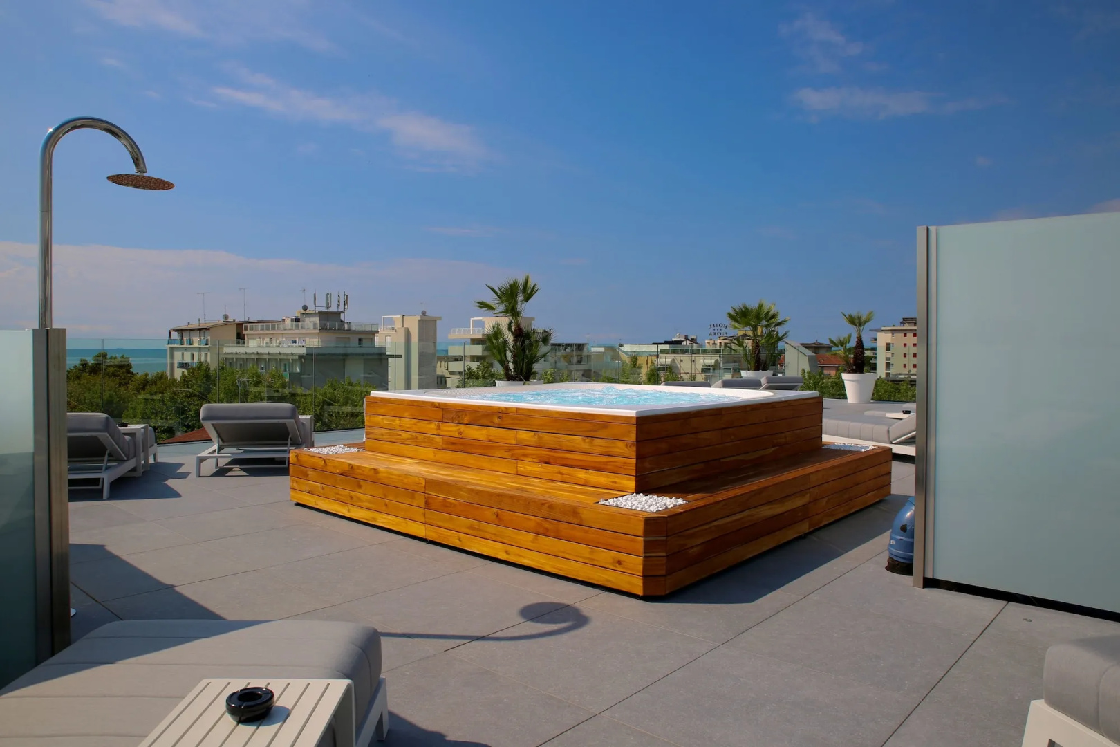 Photo - Monaco Suites Hotel